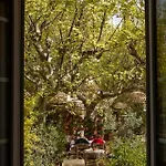 Le Clos Des Aromes ホテル