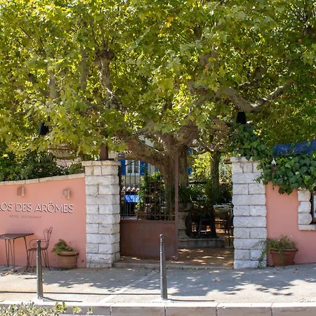 Le Clos Des Aromes 3* Cassis