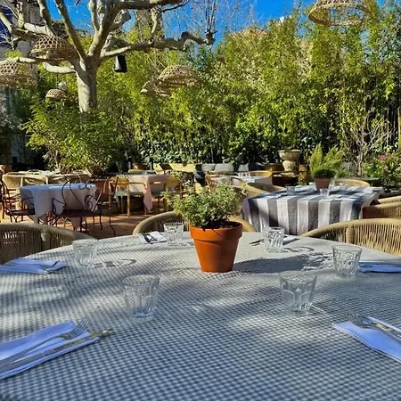 Le Clos Des Aromes 3* קסיס