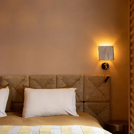 מלון Le Clos Des Aromes 3*