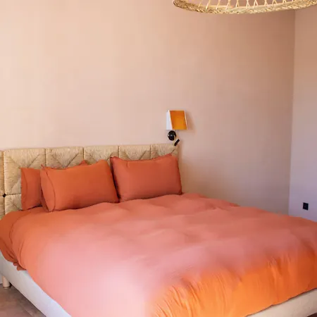 فندق Le Clos Des Aromes كاسيس