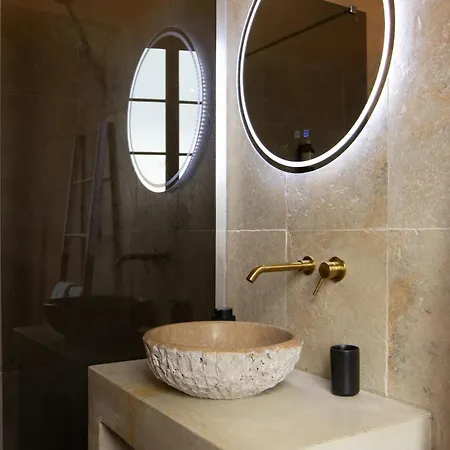 Le Clos Des Aromes מלון