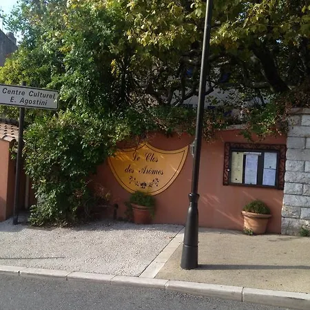 Le Clos Des Aromes מלון 3*