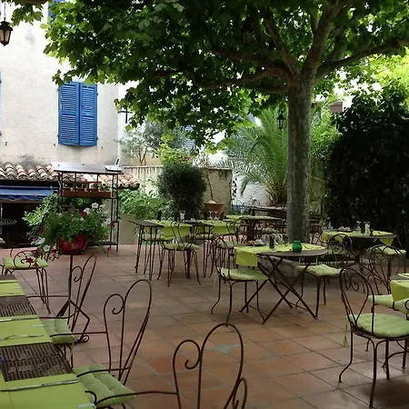 Le Clos Des Aromes Hotel 3*