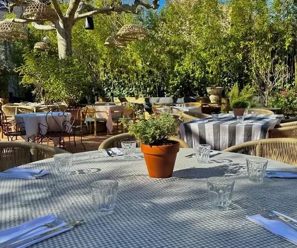 Le Clos Des Aromes 3* Cassis