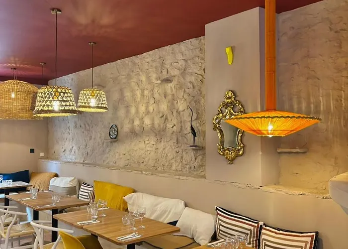 Le Clos Des Aromes 3* Cassis