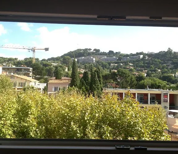 Le Clos Des Aromes 3* Cassis