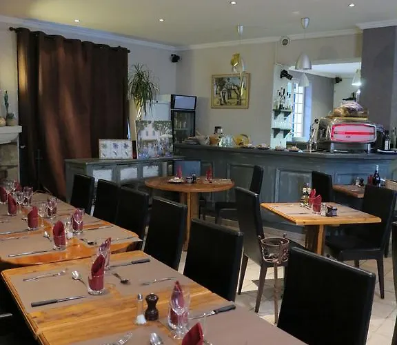 Отель Le Clos Des Aromes 3*