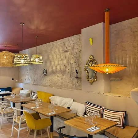 Le Clos Des Arômes 3* Cassis