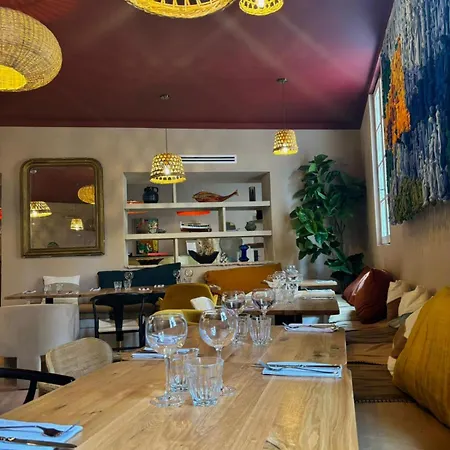 Le Clos Des Arômes 3* Cassis