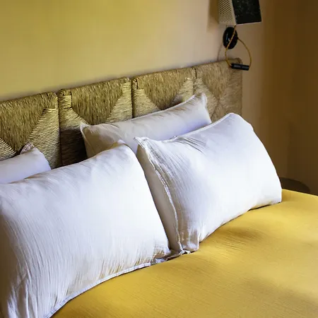 فندق Le Clos Des Aromes 3*