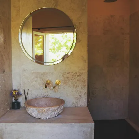 Le Clos Des Aromes Otel