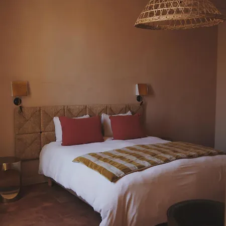 Le Clos Des Aromes 3* Cassis