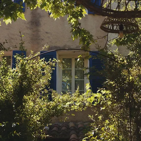 Le Clos Des Aromes Otel 3*