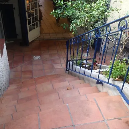 Le Clos Des Aromes 3* Cassis