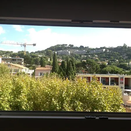 Le Clos Des Aromes 3* Cassis