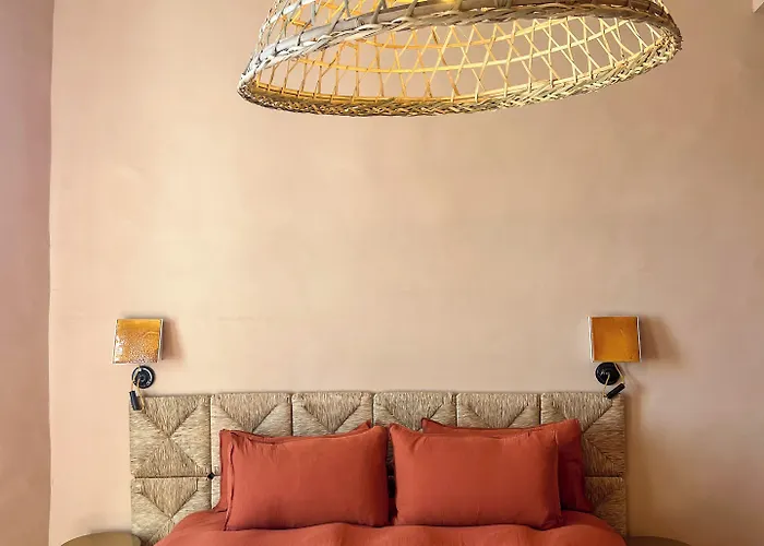 Le Clos Des Aromes 3* Cassis