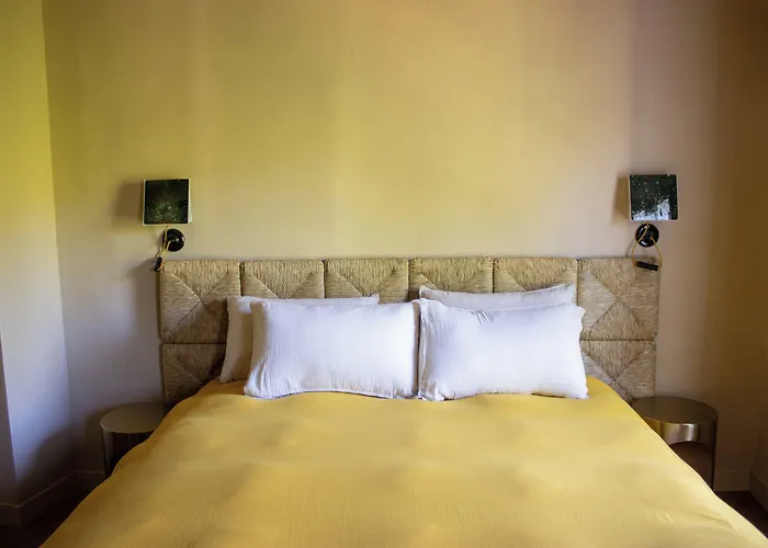 Le Clos Des Aromes Hotel